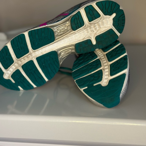 Used ASICS Gel-Cumulus 18 size 10 - Picture 4 of 5